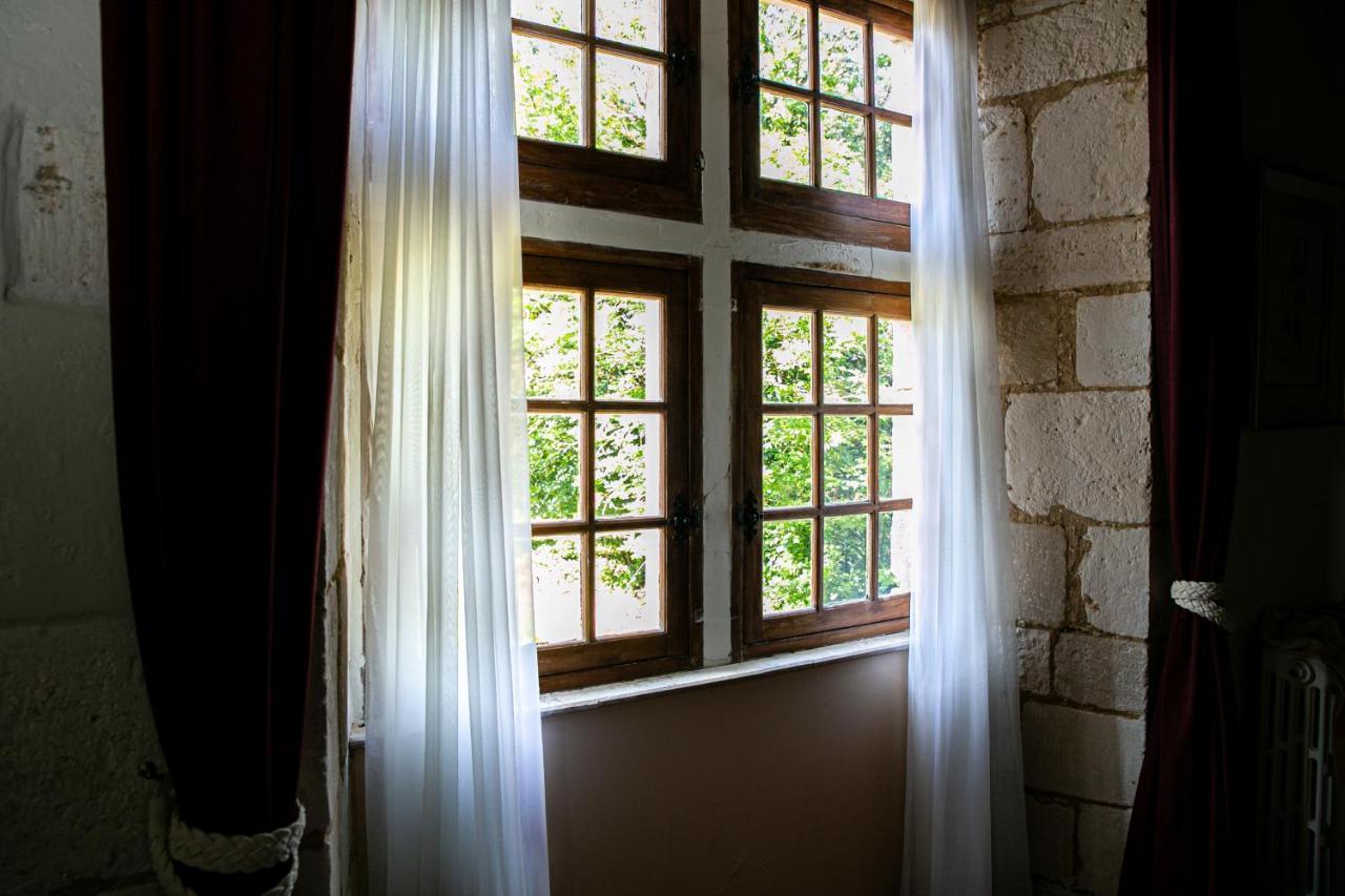 Maison Forte Perreuse Treigny Kültér fotó